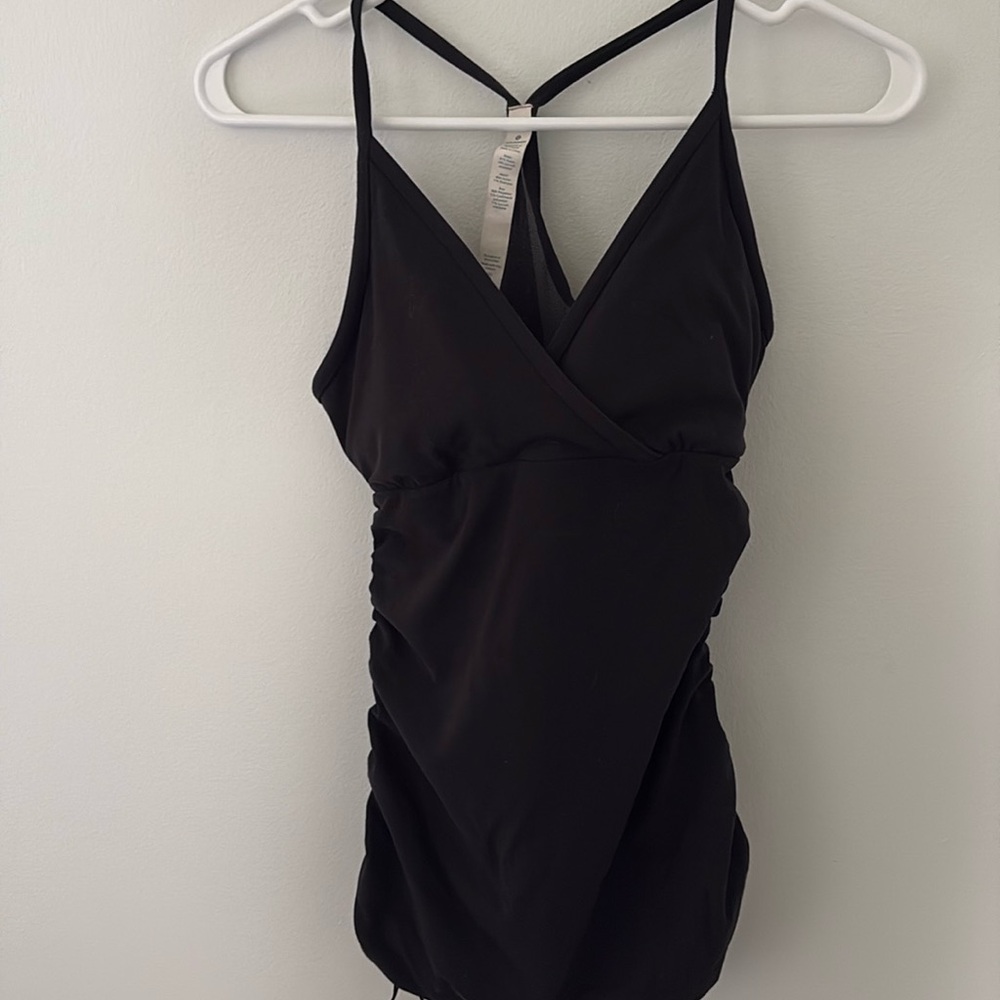 EUC Lululemon women’s black scrunched size tank.  Size 6.